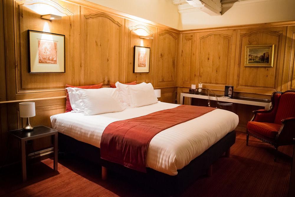 L'Hermitage Gantois, Autograph Collection Lille Kültér fotó A bedroom at the hotel