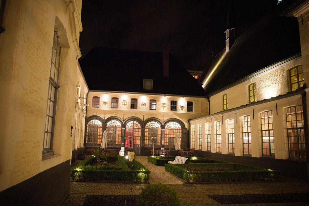 L'Hermitage Gantois, Autograph Collection Lille Kültér fotó The courtyard of the museum